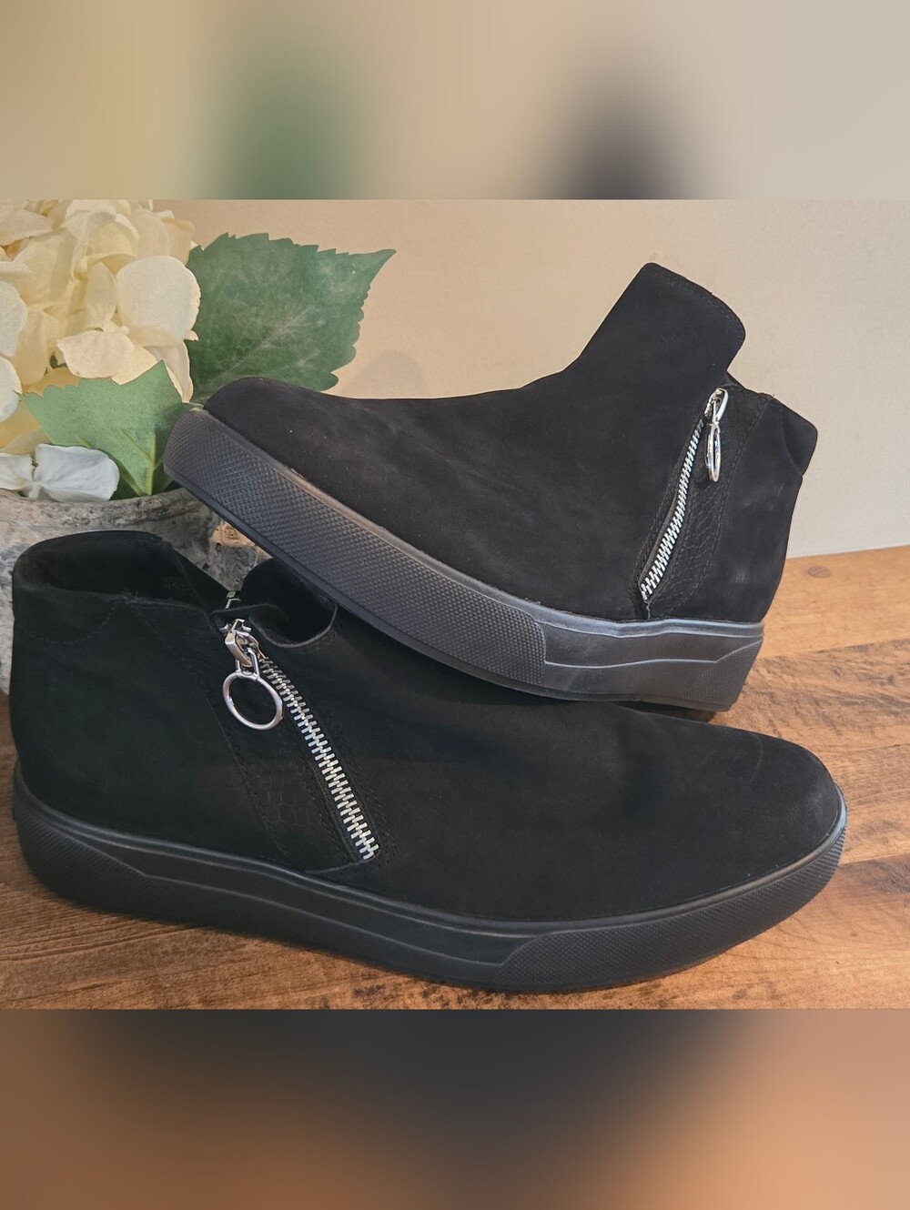 Munro Viera Mid Sneaker in Black Suede and Snake Combo – Sz 9 SS (SUPER SLIM)